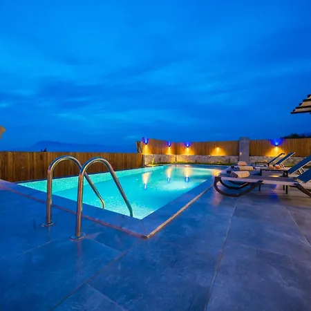 Natilius Villa